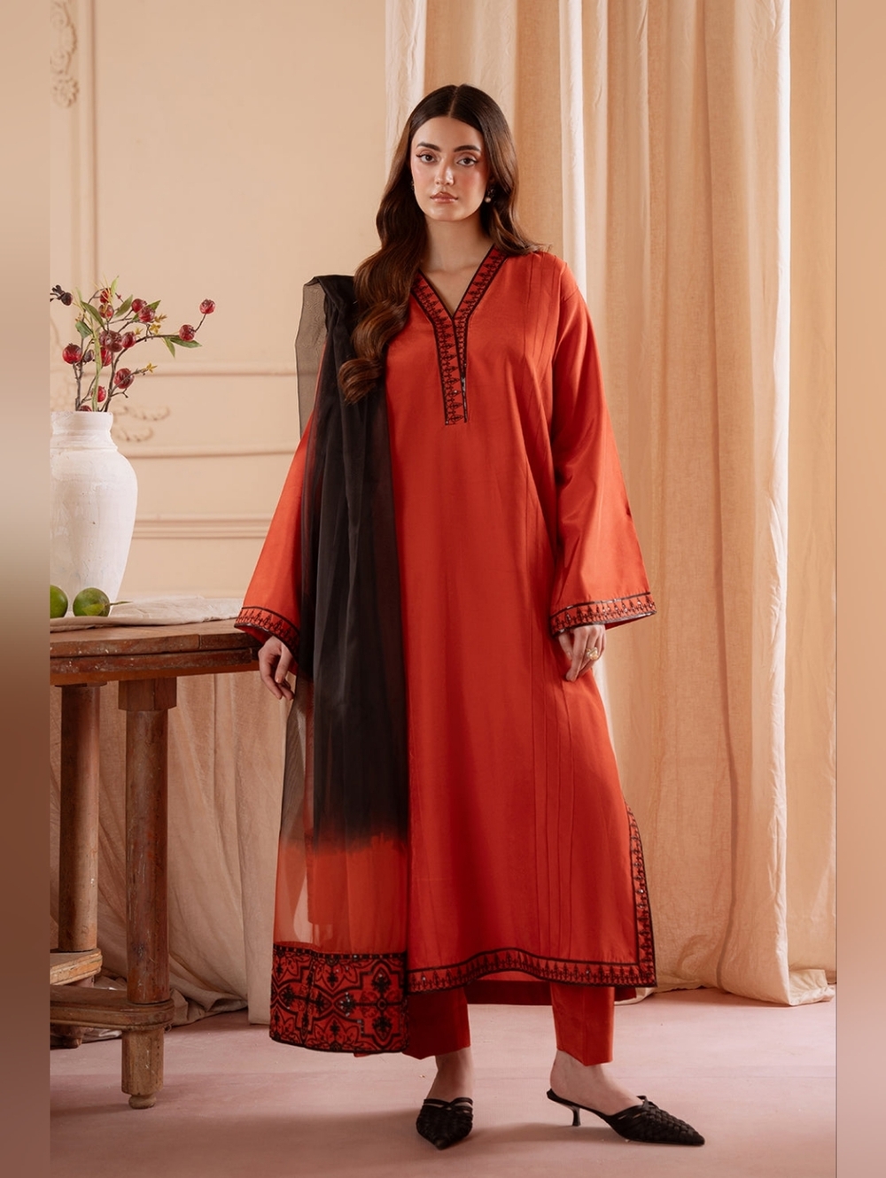 Vanya- 3 Pc Women's Pakistani/Indian Designer Suit - Size M - New with Tags NWT